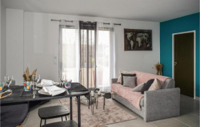 Stunning Apartment In Lantic With Wifi